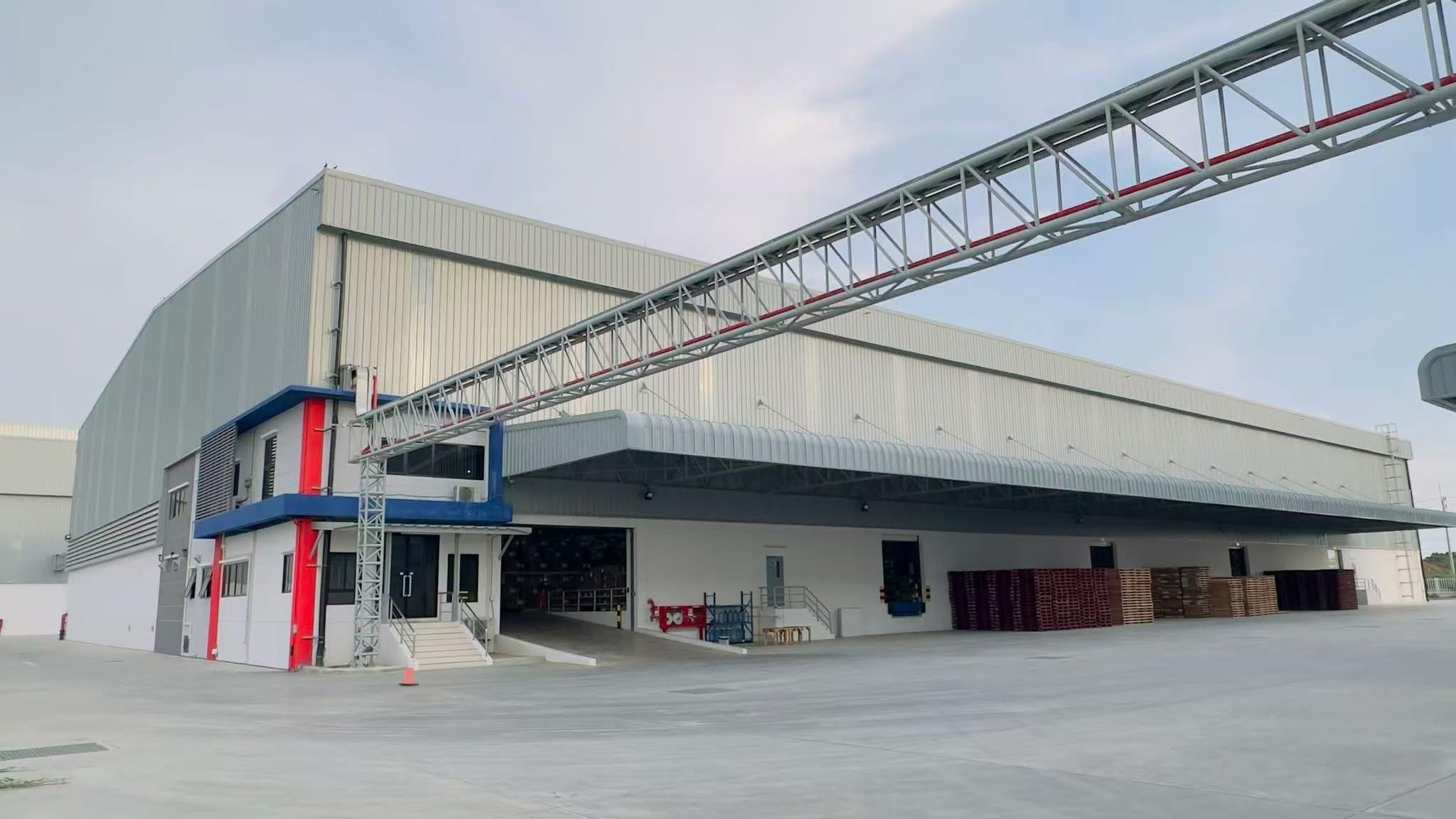 Warehouse building and loading canopy exterior